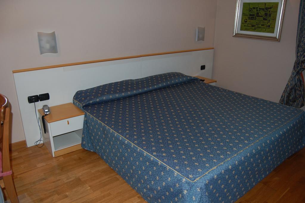 Albergo Ristorante Sant'Eustorgio Arcore Bilik gambar
